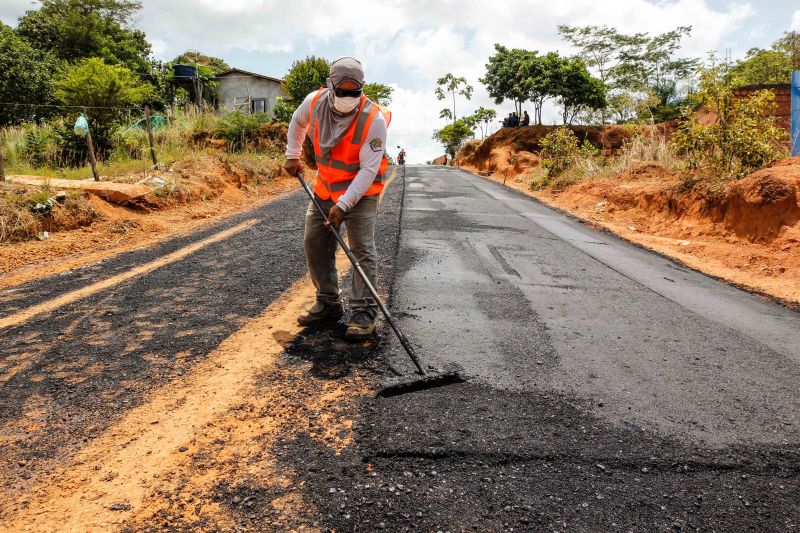 Tucuruí PA - imagens da pavimentação e obras de drenagem da rua 15 de dezembro- fotos Marcelo Seabra / Ag.Pará <div class='credito_fotos'>Foto: Marcelo Seabra / Ag. Pará   |   <a href='/midias/2021/originais/10015_f29a8890-4c06-53fb-3ffe-0256be778e6a.jpg' download><i class='fa-solid fa-download'></i> Download</a></div>