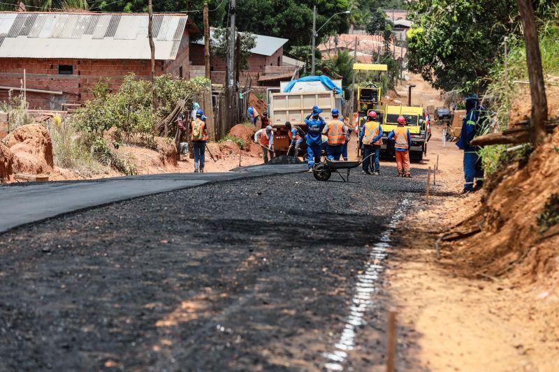 Tucuruí PA - imagens da pavimentação e obras de drenagem da rua 15 de dezembro- fotos Marcelo Seabra / Ag.Pará <div class='credito_fotos'>Foto: Marcelo Seabra / Ag. Pará   |   <a href='/midias/2021/originais/10015_f3cb7858-ffb8-2367-a4d8-046164eb5122.jpg' download><i class='fa-solid fa-download'></i> Download</a></div>