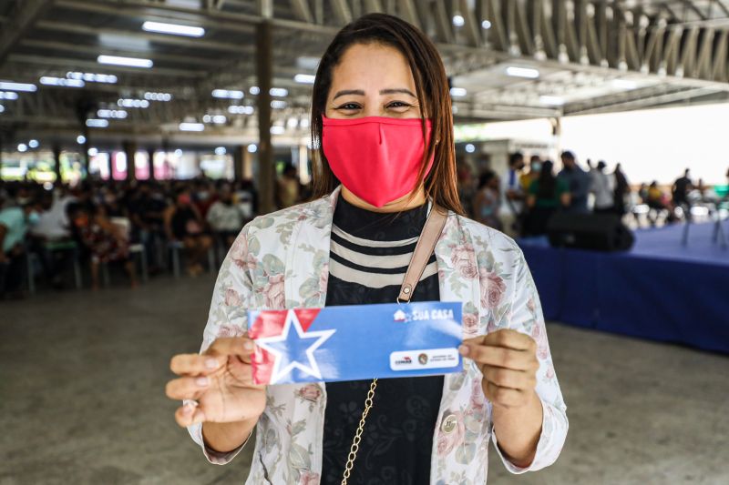 Keila Christina Barbosa da Costa, beneficiada e mãe do Antony Costa de Sena <div class='credito_fotos'>Foto: Rodrigo Pinheiro / Ag.Pará   |   <a href='/midias/2021/originais/10040_3ce138d7-91bb-c0f1-9d35-8e7f7d52e2c9.jpg' download><i class='fa-solid fa-download'></i> Download</a></div>