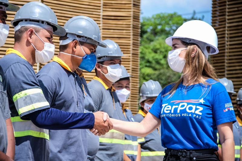 visita-primeira-dama-usinas-da-paz-icui-fotos-pedro-guerreiro-agpara

Dona Maria - Primeira funcionária registrada da obra. <div class='credito_fotos'>Foto: Pedro Guerreiro / Ag. Pará   |   <a href='/midias/2021/originais/10047_481e8895-2925-319d-e45e-29adb165a969.jpg' download><i class='fa-solid fa-download'></i> Download</a></div>