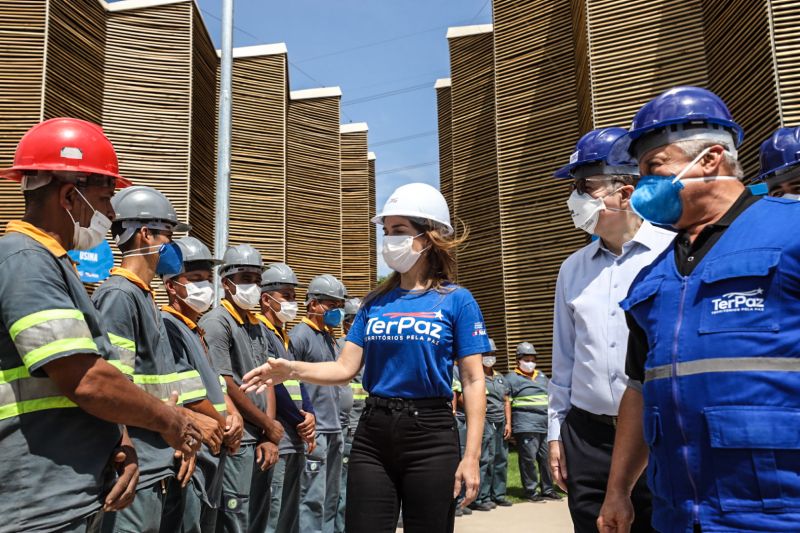 visita-primeira-dama-usinas-da-paz-icui-fotos-pedro-guerreiro-agpara

Dona Maria - Primeira funcionária registrada da obra. <div class='credito_fotos'>Foto: Pedro Guerreiro / Ag. Pará   |   <a href='/midias/2021/originais/10047_f78f7ce4-6394-d34f-f54c-252c2419eda1.jpg' download><i class='fa-solid fa-download'></i> Download</a></div>