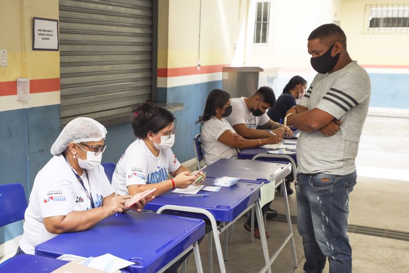 Mutirão vacinação <div class='credito_fotos'>Foto: Marcelo Seabra / Ag. Pará   |   <a href='/midias/2021/originais/10132_0a9efbf4-680f-8cbd-1984-9423519535f2.jpg' download><i class='fa-solid fa-download'></i> Download</a></div>