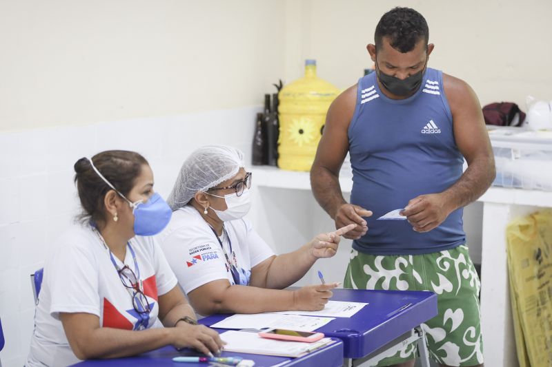 Mutirão vacinação <div class='credito_fotos'>Foto: Marcelo Seabra / Ag. Pará   |   <a href='/midias/2021/originais/10132_1ce8a328-873f-7d43-8a9d-e0d6c3320623.jpg' download><i class='fa-solid fa-download'></i> Download</a></div>