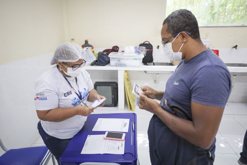 Mutirão vacinação <div class='credito_fotos'>Foto: Marcelo Seabra / Ag. Pará   |   <a href='/midias/2021/originais/10132_4881deda-be54-9527-85ac-37805afa765f.jpg' download><i class='fa-solid fa-download'></i> Download</a></div>