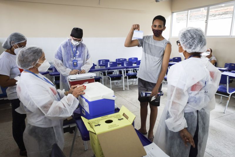 Mutirão vacinação. Na foto: ANDERSON OLIVEIRA <div class='credito_fotos'>Foto: Marcelo Seabra / Ag. Pará   |   <a href='/midias/2021/originais/10132_8a097e05-6bbe-a8f7-95e3-17f170957a21.jpg' download><i class='fa-solid fa-download'></i> Download</a></div>