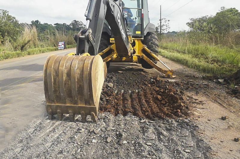 Obras na PA 150  <div class='credito_fotos'>Foto: ASCOM SETRAN   |   <a href='/midias/2021/originais/10133_43f647d0-bf81-5921-298a-bf5d41e4cd48.jpg' download><i class='fa-solid fa-download'></i> Download</a></div>