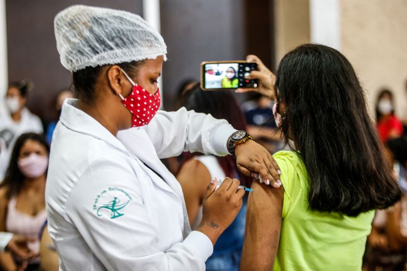 Mutirão de vacinas contra o COVID-19 em Ananindeua igreja Labareda de fogo Fotos Marco Santos/AGPARA <div class='credito_fotos'>Foto: Marco Santos / Ag. Pará   |   <a href='/midias/2021/originais/10137_05612ac9-2caa-2e5f-a1b3-c06dc9234b5e.jpg' download><i class='fa-solid fa-download'></i> Download</a></div>