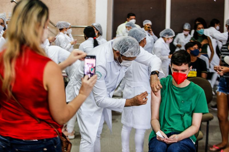 Mutirão de vacinas contra o COVID-19 em Ananindeua igreja Labareda de fogo Fotos Marco Santos/AGPARA <div class='credito_fotos'>Foto: Marco Santos / Ag. Pará   |   <a href='/midias/2021/originais/10137_2fcec583-18b2-00f9-aa1f-663e964e5ee2.jpg' download><i class='fa-solid fa-download'></i> Download</a></div>