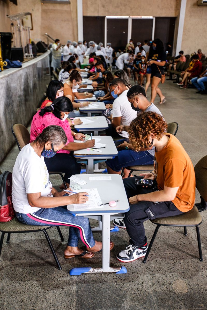 Mutirão de vacinas contra o COVID-19 em Ananindeua igreja Labareda de fogo Fotos Marco Santos/AGPARA <div class='credito_fotos'>Foto: Marco Santos / Ag. Pará   |   <a href='/midias/2021/originais/10137_3a749d8d-5ed7-6808-615a-5d042529f213.jpg' download><i class='fa-solid fa-download'></i> Download</a></div>