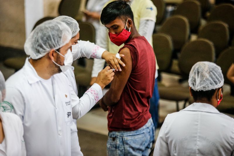 Mutirão de vacinas contra o COVID-19 em Ananindeua igreja Labareda de fogo Fotos Marco Santos/AGPARA <div class='credito_fotos'>Foto: Marco Santos / Ag. Pará   |   <a href='/midias/2021/originais/10137_3b4d21b9-d6d0-0e8b-7f12-57bad06b97e9.jpg' download><i class='fa-solid fa-download'></i> Download</a></div>