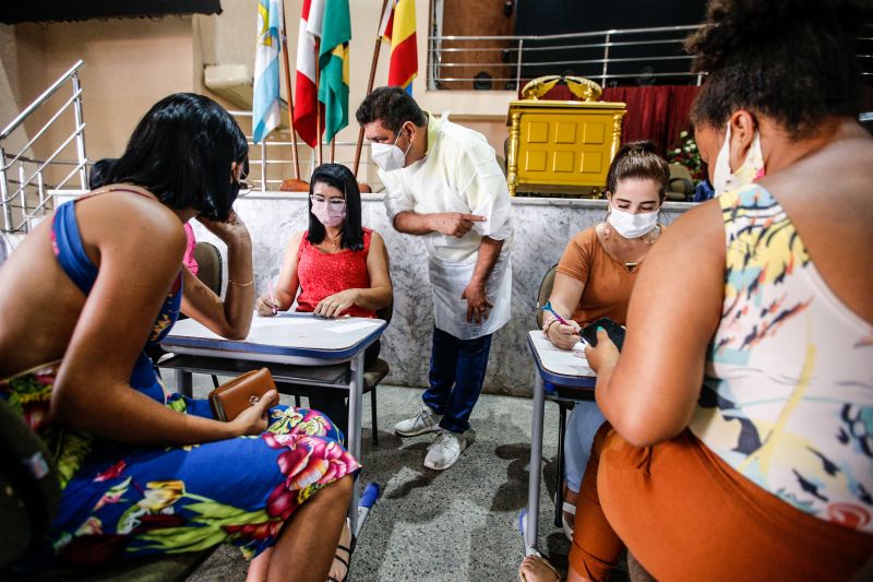 Mutirão de vacinas contra o COVID-19 em Ananindeua igreja Labareda de fogo Fotos Marco Santos/AGPARA <div class='credito_fotos'>Foto: Marco Santos / Ag. Pará   |   <a href='/midias/2021/originais/10137_3f758112-c093-4d69-7fa0-6f25dffe536e.jpg' download><i class='fa-solid fa-download'></i> Download</a></div>