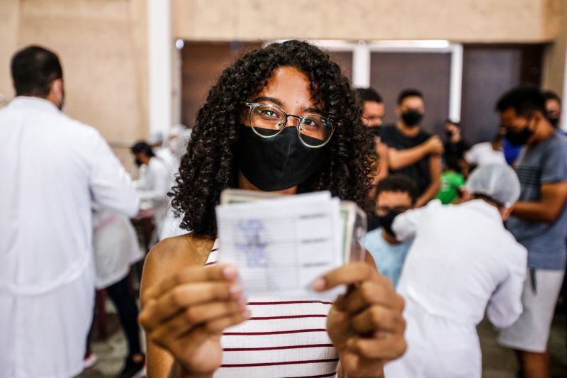 Mutirão de vacinas contra o COVID-19 em Ananindeua igreja Labareda de fogo Fotos Marco Santos/AGPARA <div class='credito_fotos'>Foto: Marco Santos / Ag. Pará   |   <a href='/midias/2021/originais/10137_42cd0e71-e160-8cd6-2715-d1ff3fd320d0.jpg' download><i class='fa-solid fa-download'></i> Download</a></div>