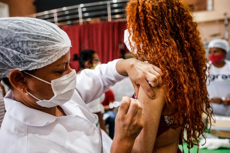 Mutirão de vacinas contra o COVID-19 em Ananindeua igreja Labareda de fogo Fotos Marco Santos/AGPARA <div class='credito_fotos'>Foto: Marco Santos / Ag. Pará   |   <a href='/midias/2021/originais/10137_521a8e25-4bbf-d20d-6ba0-a68edbf0f6af.jpg' download><i class='fa-solid fa-download'></i> Download</a></div>