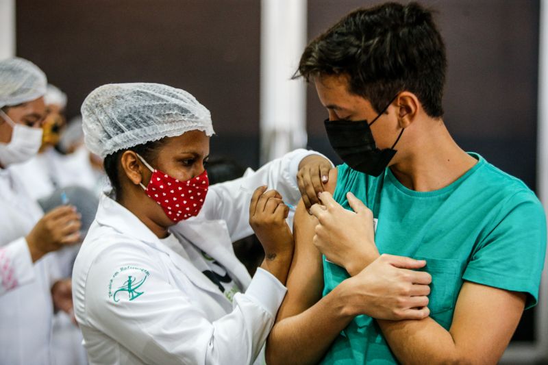 Mutirão de vacinas contra o COVID-19 em Ananindeua igreja Labareda de fogo Fotos Marco Santos/AGPARA <div class='credito_fotos'>Foto: Marco Santos / Ag. Pará   |   <a href='/midias/2021/originais/10137_681500d0-828c-93fc-4e2a-7514cf6928a1.jpg' download><i class='fa-solid fa-download'></i> Download</a></div>