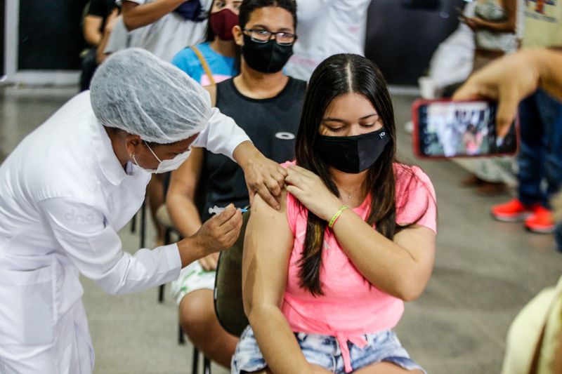 Mutirão de vacinas contra o COVID-19 em Ananindeua igreja Labareda de fogo Fotos Marco Santos/AGPARA <div class='credito_fotos'>Foto: Marco Santos / Ag. Pará   |   <a href='/midias/2021/originais/10137_6f04e566-0483-fa11-148d-1e1498ead658.jpg' download><i class='fa-solid fa-download'></i> Download</a></div>