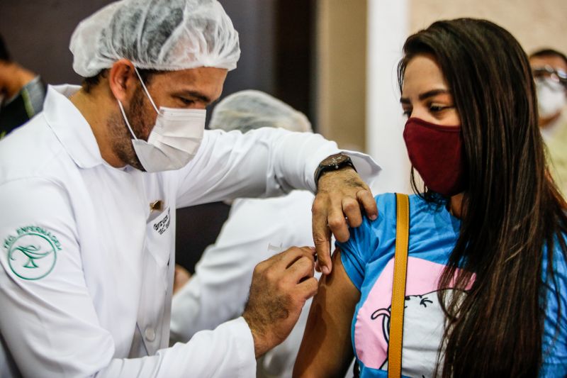 Mutirão de vacinas contra o COVID-19 em Ananindeua igreja Labareda de fogo Fotos Marco Santos/AGPARA <div class='credito_fotos'>Foto: Marco Santos / Ag. Pará   |   <a href='/midias/2021/originais/10137_774a7b0d-e101-aa73-a06c-43cb70c0e4f5.jpg' download><i class='fa-solid fa-download'></i> Download</a></div>