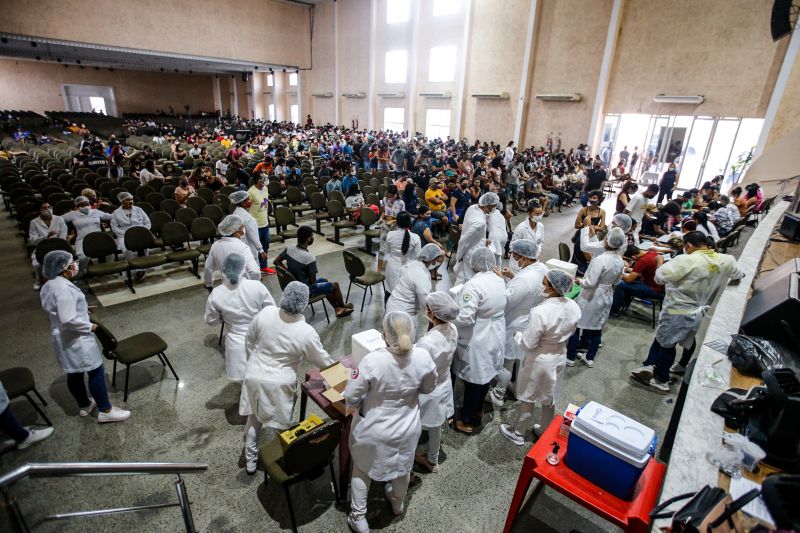 Mutirão de vacinas contra o COVID-19 em Ananindeua igreja Labareda de fogo Fotos Marco Santos/AGPARA <div class='credito_fotos'>Foto: Marco Santos / Ag. Pará   |   <a href='/midias/2021/originais/10137_bdcd11d9-edfe-9210-8e82-d618c0f8810f.jpg' download><i class='fa-solid fa-download'></i> Download</a></div>