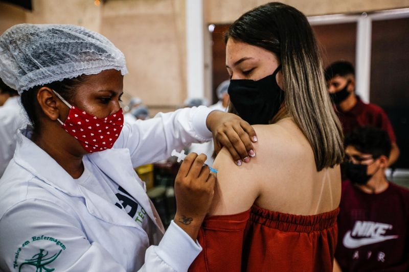 Mutirão de vacinas contra o COVID-19 em Ananindeua igreja Labareda de fogo Fotos Marco Santos/AGPARA <div class='credito_fotos'>Foto: Marco Santos / Ag. Pará   |   <a href='/midias/2021/originais/10137_c232ba1d-79d3-ad76-8497-4e00526e390e.jpg' download><i class='fa-solid fa-download'></i> Download</a></div>