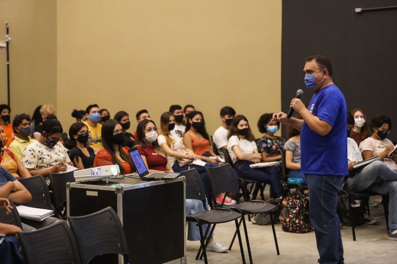 Robson Gurjão, professor de Química <div class='credito_fotos'>Foto: Rodrigo Pinheiro / Ag.Pará   |   <a href='/midias/2021/originais/10169_a515695e-03f0-911f-fd56-d579a296251b.jpg' download><i class='fa-solid fa-download'></i> Download</a></div>