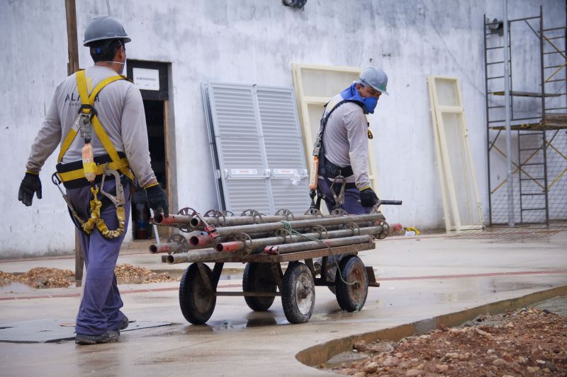 Obras da Usina da Paz em Marituba, região metropolitana de Belém. <div class='credito_fotos'>Foto: Pedro Guerreiro / Ag. Pará   |   <a href='/midias/2021/originais/10192_afc12995-f35a-69f6-8417-c5f3051e1055.jpg' download><i class='fa-solid fa-download'></i> Download</a></div>