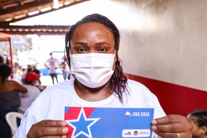 Beneficiária - Andreane Coutinho Guedes, lavadora, 32 <div class='credito_fotos'>Foto: Marco Santos / Ag. Pará   |   <a href='/midias/2021/originais/10262_395c130f-a63c-3ef6-dcb4-f8feba9cff85.jpg' download><i class='fa-solid fa-download'></i> Download</a></div>