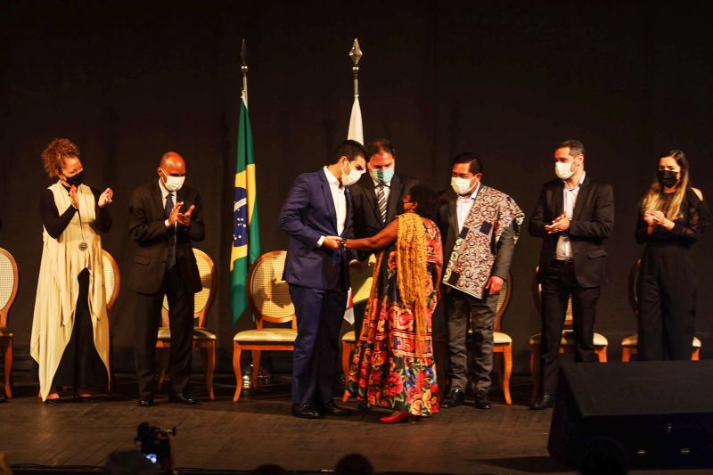 Sanção do estatuto da Igualdade Racial/ Lançamento do Plano Estadual de Políticas Públicas para  os povos tradicionais/ lançamento do memorial da consciência negra/ entrega de títulos  de reconhecimento Territórios quilombolas

Foto: Bruno Cecim / Agência Para <div class='credito_fotos'>Foto: Bruno Cecim / Ag.Pará   |   <a href='/midias/2021/originais/10273_02f98afd-61dd-626e-1e9b-77c6c1adcc72.jpg' download><i class='fa-solid fa-download'></i> Download</a></div>