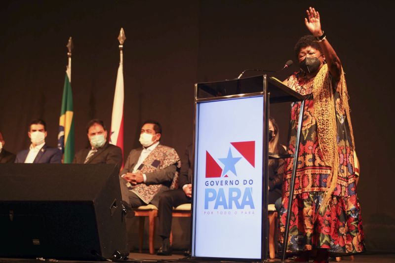 Sanção do estatuto da Igualdade Racial/ Lançamento do Plano Estadual de Políticas Públicas para  os povos tradicionais/ lançamento do memorial da consciência negra/ entrega de títulos  de reconhecimento Territórios quilombolas

Foto: Bruno Cecim / Agência Para <div class='credito_fotos'>Foto: Bruno Cecim / Ag.Pará   |   <a href='/midias/2021/originais/10273_a438fa57-18da-fa92-e896-afc81320c32a.jpg' download><i class='fa-solid fa-download'></i> Download</a></div>