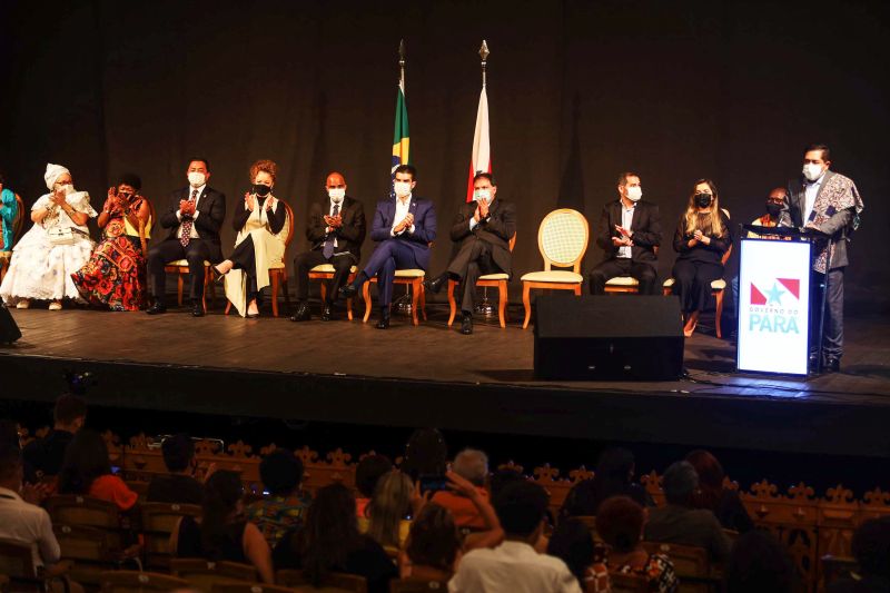 Sanção do estatuto da Igualdade Racial/ Lançamento do Plano Estadual de Políticas Públicas para  os povos tradicionais/ lançamento do memorial da consciência negra/ entrega de títulos  de reconhecimento Territórios quilombolas

Foto: Bruno Cecim / Agência Para <div class='credito_fotos'>Foto: Bruno Cecim / Ag.Pará   |   <a href='/midias/2021/originais/10273_adf9e47e-716f-6e8d-b30a-010ea6f2de7e.jpg' download><i class='fa-solid fa-download'></i> Download</a></div>