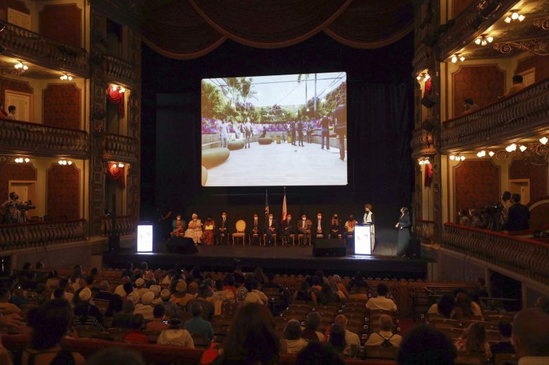 Sanção do estatuto da Igualdade Racial/ Lançamento do Plano Estadual de Políticas Públicas para  os povos tradicionais/ lançamento do memorial da consciência negra/ entrega de títulos  de reconhecimento Territórios quilombolas

Foto: Bruno Cecim / Agência Para <div class='credito_fotos'>Foto: Bruno Cecim / Ag.Pará   |   <a href='/midias/2021/originais/10273_dcc6f06f-cfaf-c080-410b-e9616c2437dd.jpg' download><i class='fa-solid fa-download'></i> Download</a></div>