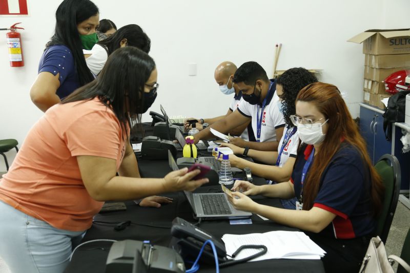 Estado garante aquisição de obras literárias na Feira Pan-Amazônica do Livro <div class='credito_fotos'>Foto: MARIO QUADROS / ASCOM SECULT   |   <a href='/midias/2021/originais/10370_1529af95-ba41-092b-9cf1-900c889d6885.jpg' download><i class='fa-solid fa-download'></i> Download</a></div>