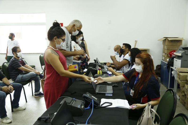 Estado garante aquisição de obras literárias na Feira Pan-Amazônica do Livro <div class='credito_fotos'>Foto: MARIO QUADROS / ASCOM SECULT   |   <a href='/midias/2021/originais/10370_1db27f4a-1429-9c62-ef97-1989c9389515.jpg' download><i class='fa-solid fa-download'></i> Download</a></div>