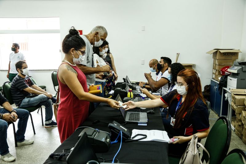 Estado garante aquisição de obras literárias na Feira Pan-Amazônica do Livro <div class='credito_fotos'>Foto: MARIO QUADROS / ASCOM SECULT   |   <a href='/midias/2021/originais/10370_21caf4a1-2b04-0071-b1d4-8de13b39b4d5.jpg' download><i class='fa-solid fa-download'></i> Download</a></div>