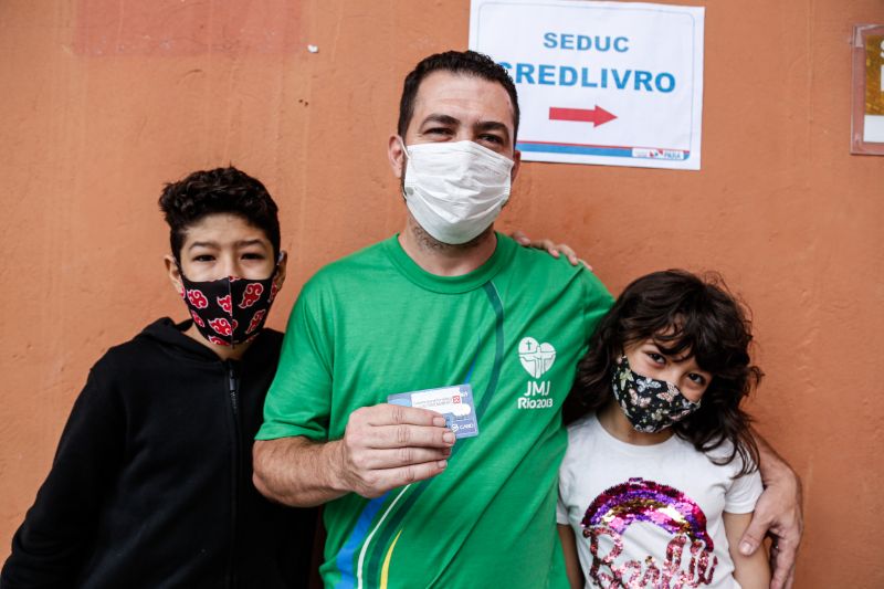 Estado garante aquisição de obras literárias na Feira Pan-Amazônica do Livro <div class='credito_fotos'>Foto: MARIO QUADROS / ASCOM SECULT   |   <a href='/midias/2021/originais/10370_acf35804-5b58-1747-c81c-1333c455f94d.jpg' download><i class='fa-solid fa-download'></i> Download</a></div>