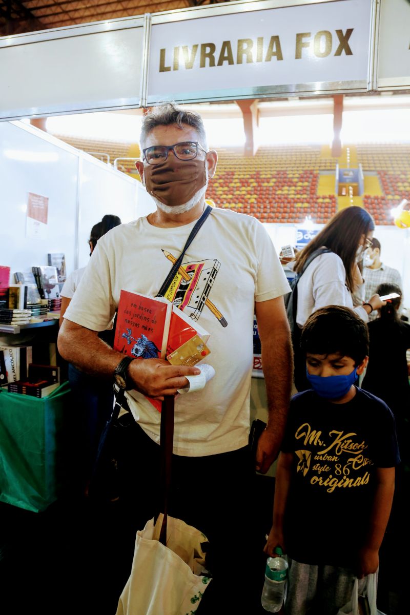 Estado garante aquisição de obras literárias na Feira Pan-Amazônica do Livro <div class='credito_fotos'>Foto: MARIO QUADROS / ASCOM SECULT   |   <a href='/midias/2021/originais/10370_b6f5e78c-89cd-1a62-b219-b1ffd487b83c.jpg' download><i class='fa-solid fa-download'></i> Download</a></div>