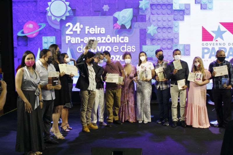 Cerimônia do Prêmio Literário Ioepa Dalcídio Jurandir 2019 emociona vencedores
 <div class='credito_fotos'>Foto: ASCOM / IOE   |   <a href='/midias/2021/originais/10380_873276a9-855d-274f-a20e-410a432b34a0.jpg' download><i class='fa-solid fa-download'></i> Download</a></div>