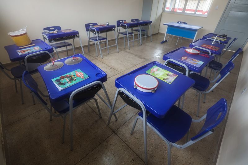 Escola Estadual de Ensino Médio Plínio Pinheiro Em Marabá Fotos Marco Santos/AGPARA <div class='credito_fotos'>Foto: Marco Santos / Ag. Pará   |   <a href='/midias/2021/originais/11396_c0255f4c-a7b0-c20d-a9cd-2b271645fde8.jpg' download><i class='fa-solid fa-download'></i> Download</a></div>