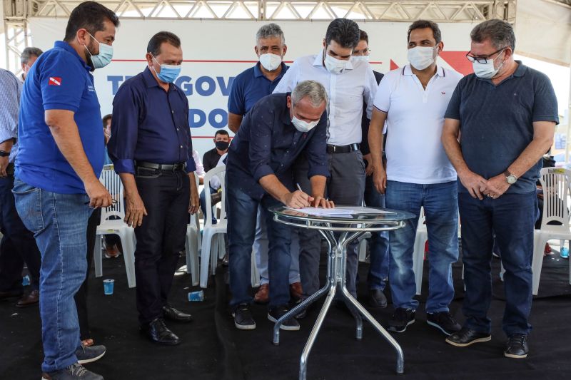 GOVERNADOR ASSINA ORDENS DE SERVIÇO EM SANTARÉM E IMAGENS DO EVENTO - FOTOS MARCELO SEABRA AG.PARÁ <div class='credito_fotos'>Foto: Marcelo Seabra / Ag. Pará   |   <a href='/midias/2021/originais/11405_eb50ca50-1e75-6fec-c669-a106dc502aad.jpg' download><i class='fa-solid fa-download'></i> Download</a></div>