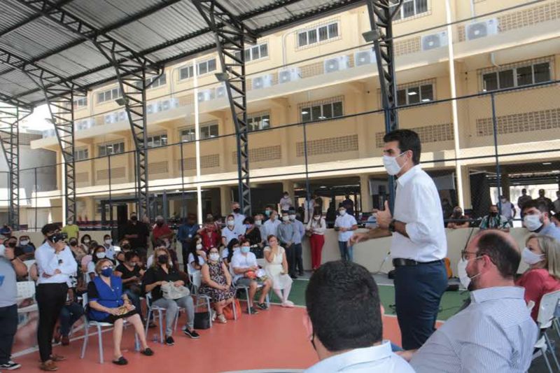 Belém 11 de janeiro de 2021, Governo entrega Escola dom Pedro ll. <div class='credito_fotos'>Foto: Alex Ribeiro / Ag. Pará   |   <a href='/midias/2021/originais/7170_201b48e2-20d5-5375-76f1-fc66e1883aa1.jpg' download><i class='fa-solid fa-download'></i> Download</a></div>