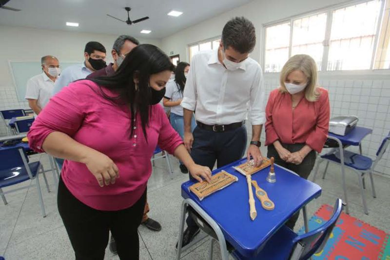 Belém 11 de janeiro de 2021, Governo entrega Escola dom Pedro ll. <div class='credito_fotos'>Foto: Alex Ribeiro / Ag. Pará   |   <a href='/midias/2021/originais/7170_56451a7d-f71f-b07f-02f9-902319e7f881.jpg' download><i class='fa-solid fa-download'></i> Download</a></div>