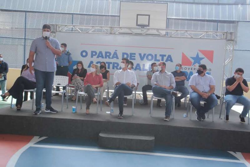 Belém 11 de janeiro de 2021, Governo entrega Escola dom Pedro ll. <div class='credito_fotos'>Foto: Alex Ribeiro / Ag. Pará   |   <a href='/midias/2021/originais/7170_74ce99e2-fee7-81ef-8b7e-d002c97a3ee6.jpg' download><i class='fa-solid fa-download'></i> Download</a></div>