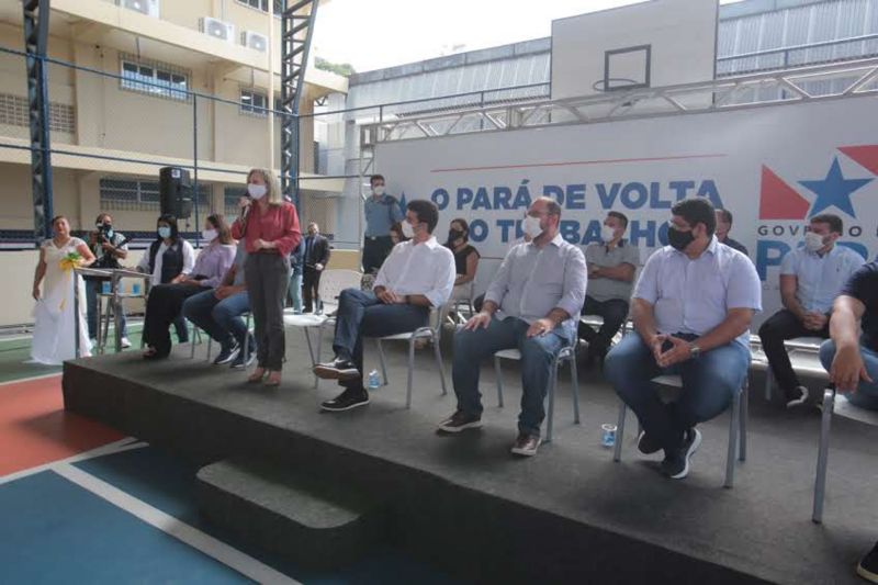 Belém 11 de janeiro de 2021, Governo entrega Escola dom Pedro ll. <div class='credito_fotos'>Foto: Alex Ribeiro / Ag. Pará   |   <a href='/midias/2021/originais/7170_78fa8306-2951-fb99-b140-214813bb2d7a.jpg' download><i class='fa-solid fa-download'></i> Download</a></div>