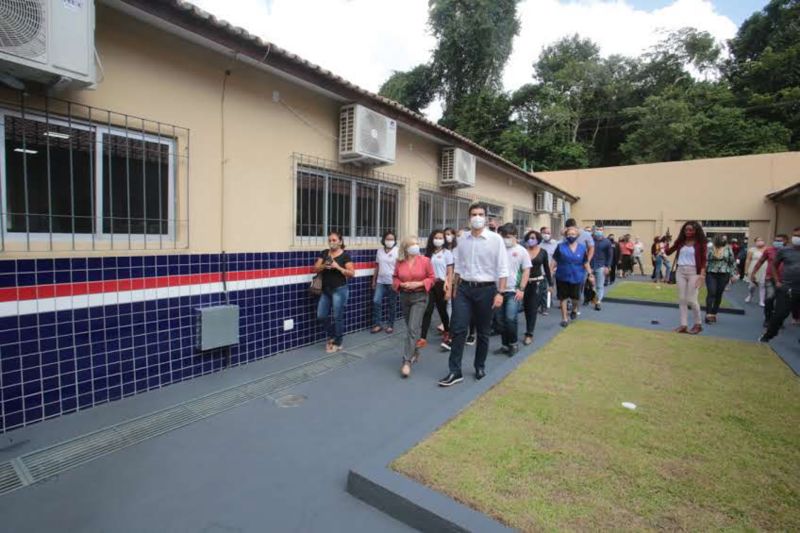 Belém 11 de janeiro de 2021, Governo entrega Escola dom Pedro ll. <div class='credito_fotos'>Foto: Alex Ribeiro / Ag. Pará   |   <a href='/midias/2021/originais/7170_90b09d32-3594-d122-12ea-23a87267f699.jpg' download><i class='fa-solid fa-download'></i> Download</a></div>