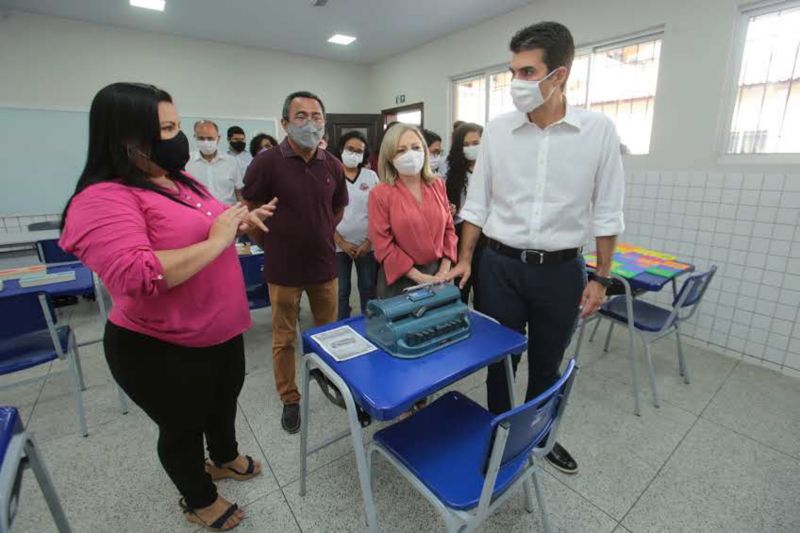 Belém 11 de janeiro de 2021, Governo entrega Escola dom Pedro ll. <div class='credito_fotos'>Foto: Alex Ribeiro / Ag. Pará   |   <a href='/midias/2021/originais/7170_c90ba5af-facf-f184-04cd-66a7743634f9.jpg' download><i class='fa-solid fa-download'></i> Download</a></div>