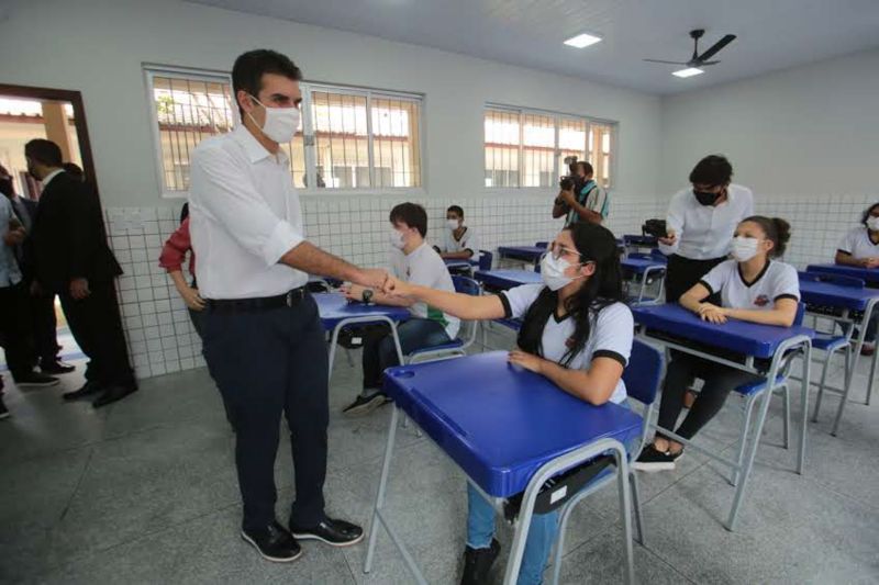 Belém 11 de janeiro de 2021, Governo entrega Escola dom Pedro ll. <div class='credito_fotos'>Foto: Alex Ribeiro / Ag. Pará   |   <a href='/midias/2021/originais/7170_d6c770f2-f2d7-417e-db08-ac07da6f1df5.jpg' download><i class='fa-solid fa-download'></i> Download</a></div>