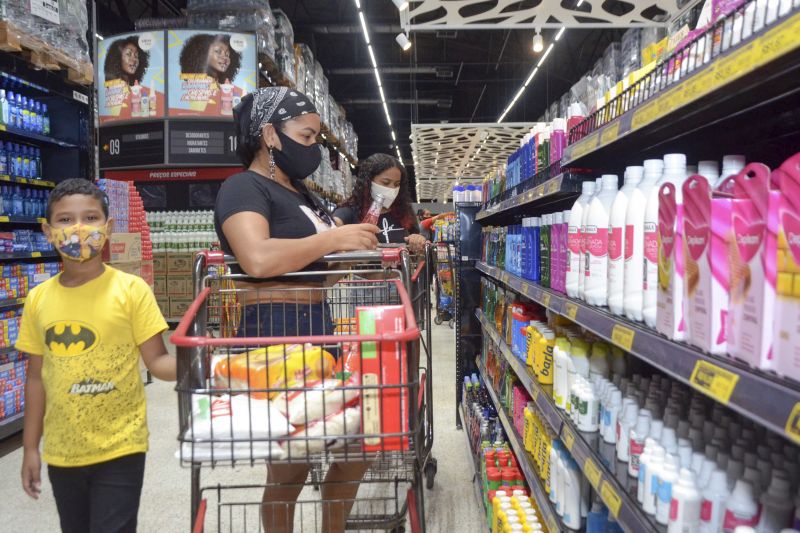 7ª recarga do vale-alimentação escolar é liberada para estudantes da rede estadual.
 <div class='credito_fotos'>Foto: ASCOM / SEDUC   |   <a href='/midias/2021/originais/7172_5cb240a4-bdcf-f622-f7aa-354547a5f266.jpg' download><i class='fa-solid fa-download'></i> Download</a></div>