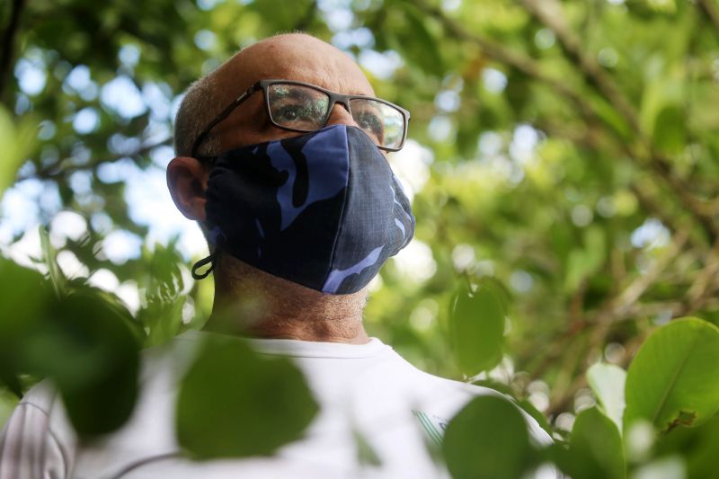 Dr. Leandro Ferreira - Coordenador  do Projeto Flora do Parque do Utinga <div class='credito_fotos'>Foto: Bruno Cecim / Ag.Pará   |   <a href='/midias/2021/originais/7185_0138ac8b-3171-a5e0-34a4-1ea83967dfd9.jpg' download><i class='fa-solid fa-download'></i> Download</a></div>