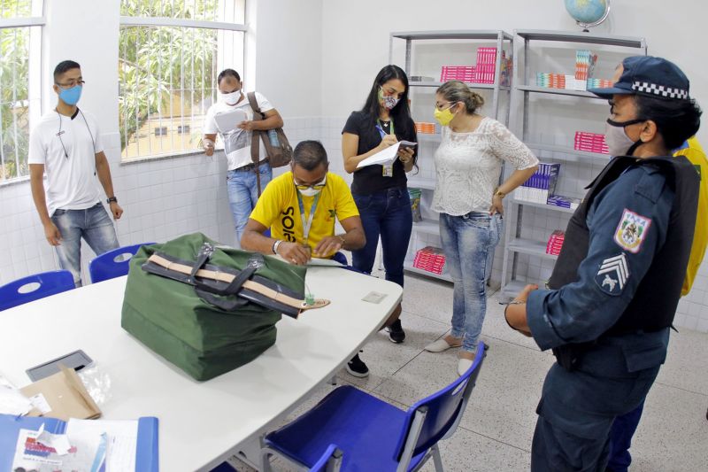 BelÃ©m, ParÃ¡, Brasil. SEGURANÃ‡A ENEM - ESCOLA JOSÃ‰ VERISSIMO - 17/01/2021 <div class='credito_fotos'>Foto: Ricardo Amanajás / Ag. Pará   |   <a href='/midias/2021/originais/7197_0047640f-ef72-6b3b-2b2b-b155250378bd.jpg' download><i class='fa-solid fa-download'></i> Download</a></div>