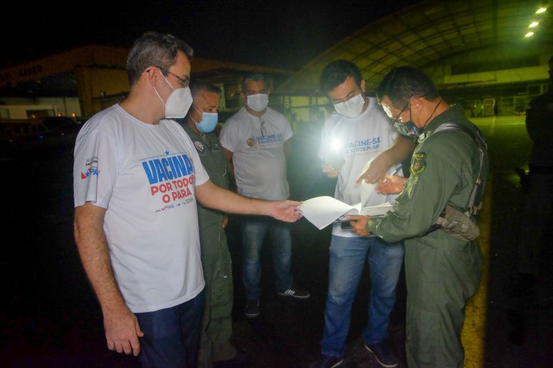 Vacinas para combater o Covid19 chegam a Belém para serem distribuídas pelos quatro cantos do Estado. <div class='credito_fotos'>Foto: Pedro Guerreiro / Ag. Pará   |   <a href='/midias/2021/originais/7202_1d67bf37-213e-d454-cc55-ba9eac5b91fc.jpg' download><i class='fa-solid fa-download'></i> Download</a></div>