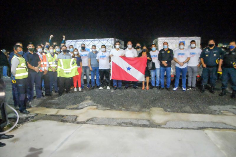 Vacinas para combater o Covid19 chegam a Belém para serem distribuídas pelos quatro cantos do Estado. <div class='credito_fotos'>Foto: Pedro Guerreiro / Ag. Pará   |   <a href='/midias/2021/originais/7202_21f0d10a-99a0-5021-0fee-e3442844cc42.jpg' download><i class='fa-solid fa-download'></i> Download</a></div>