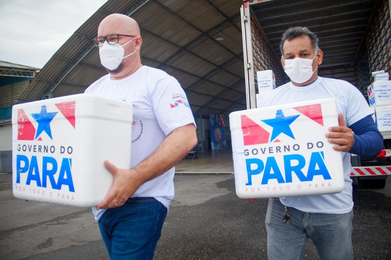 Vacinas para combater o Covid19 chegam a Belém para serem distribuídas pelos quatro cantos do Estado. <div class='credito_fotos'>Foto: Pedro Guerreiro / Ag. Pará   |   <a href='/midias/2021/originais/7202_407194bc-1c29-d00a-d431-93356ed39c4e.jpg' download><i class='fa-solid fa-download'></i> Download</a></div>